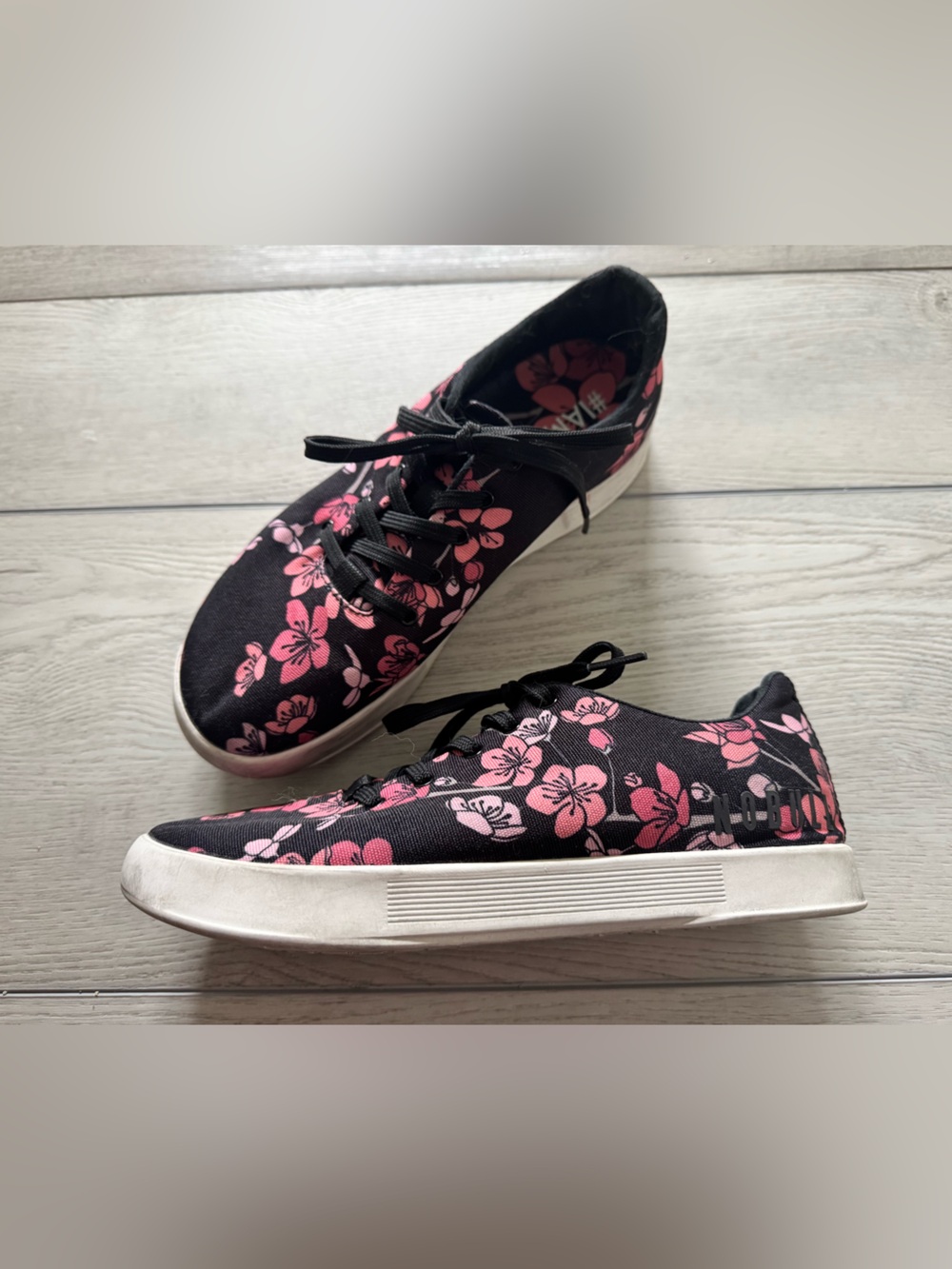 Nobull cherry blossom sneakers W9,5